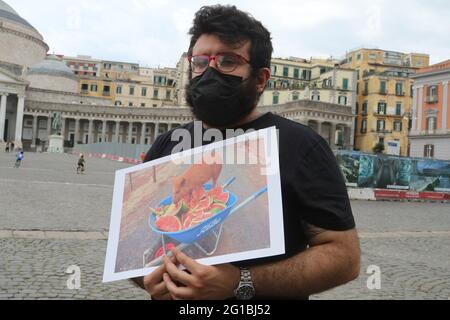 Naples, Italie. 06e juin 2021. L'événement international de la Journée nationale des droits des animaux (NARD) pour commémorer la vie des animaux victimes du système des esclaves. (Photo de Salvatore Esposito/Pacific Press) crédit: Pacific Press Media production Corp./Alay Live News Banque D'Images