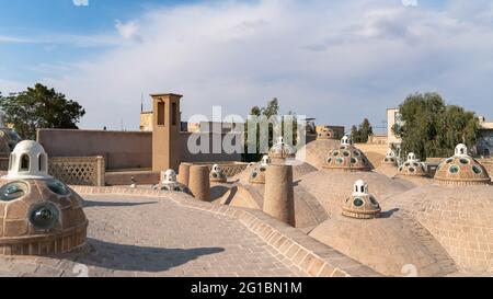 Kashan, Iran - Mai 2019: Le toit en dôme de brique de la maison de bain Sultan Amir Ahmad Qasemi Banque D'Images