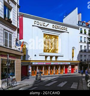CABARET MUSIC-HALL 'FOLIES BERGÈRE' À PARIS, FRANCE Banque D'Images