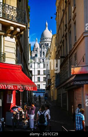 BASILIQUE DU SACRÉ-CŒUR SUR LE MONTICULE MONTMARTRE, PARIS, FRANCE Banque D'Images