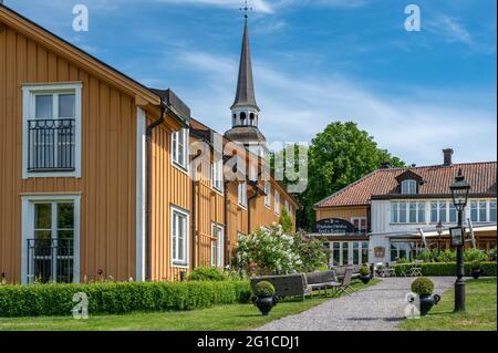 Vieille auberge historique Gripsholms Vardshus pendant l'été dans la petite ville idyllique Mariefred en Suède. Banque D'Images