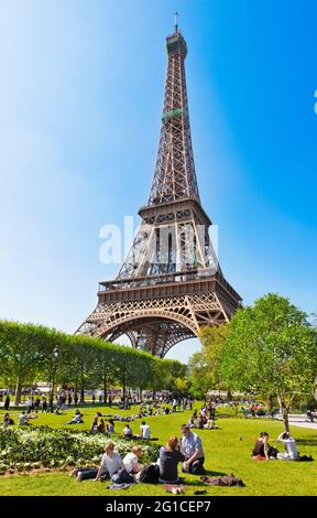 France. Paris (75) Tour Eiffel et jardins du champ de Mars Banque D'Images