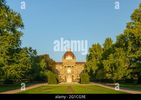 FRANCE, BAS-RHIN (67), STRASBOURG, PLACE DE LA RÉPUBLIQUE ET PALAIS DU RHIN EN AUTOMNE Banque D'Images