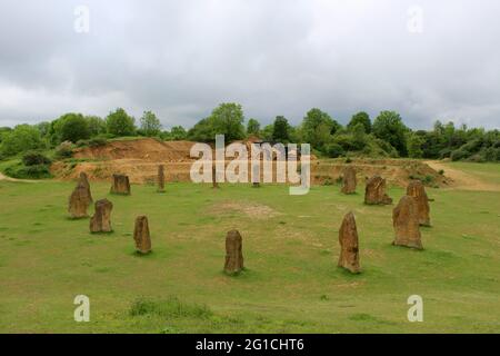 Cercle de pierre contemporain construit comme un projet millénaire pour commémorer les siècles d'exploitation de carrières sur Ham Hill. Banque D'Images