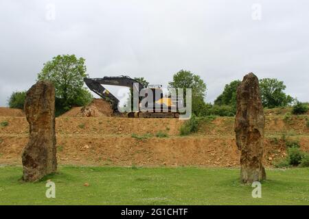 Cercle de pierre contemporain construit comme un projet millénaire pour commémorer les siècles d'exploitation de carrières sur Ham Hill. Banque D'Images