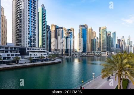 DUBAÏ, Émirats Arabes Unis - MARS 2020 : vue sur la marina de Dubaï Banque D'Images