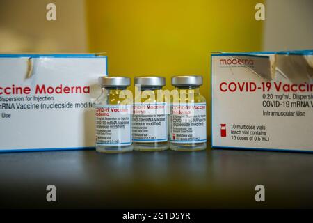Londres. ROYAUME-UNI. 6 juin 2021 - Vials du vaccin Moderna Covid-19 dans un centre de vaccination de Londres. Credit Dinendra Haria /Alay Live News Banque D'Images