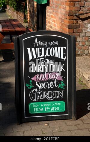 Le panneau de pub Dirty Duck, Stratford-upon-Avon, Warwickshire, Angleterre, Royaume-Uni Banque D'Images