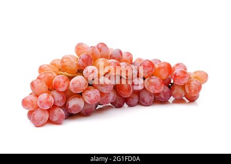 bouquet de raisins rouges isolés sur fond blanc, pleine profondeur de champ Banque D'Images