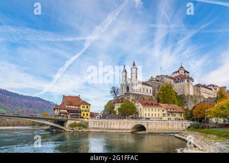 Rivière Aare, vue sur la ville, forteresse d'Aarburg, Eglise réformée d'Aarburg, Aarburg, Zofingen, Canton d'Argau, Suisse Banque D'Images