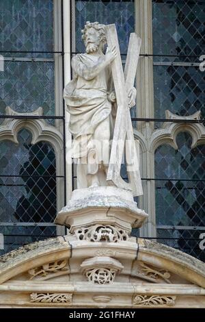 Statue du Christ au-dessus du portail principal, ancien monastère de Brou, Monastère royale de Brou de l'ordre Augustinien dans le style gothique tardif, Abbaye AS Banque D'Images