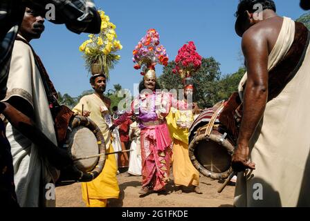 Karagam-Tanz, Festival Anthimahakallai Kavu à Cheelakkarai BEI Thrissur, Kerala, Indien Banque D'Images