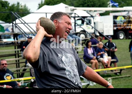 Highlandgames, Highland Games, athlète, sportif, Heavy Events Challenge, 22 lb Breamer Stone, jets de pierres, Écosse, Amérique du Nord, Amérique Banque D'Images