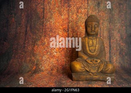 figure d'un jeune Bouddha dans un état de méditation Banque D'Images