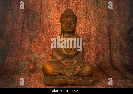 figure d'un jeune Bouddha dans un état de méditation Banque D'Images