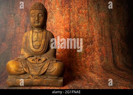 figure d'un jeune Bouddha dans un état de méditation Banque D'Images