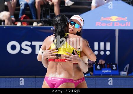 Agatha Bednarczuk /1/ a Duda Lisboa /2/ du Brésil en action pendant le tournoi Ostrava Beach Open 2021, dans le cadre du Beach Volleyball World Tour i Banque D'Images