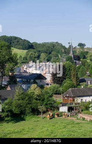 Ry (nord de la France) : vue d'ensemble du village dans la vallée de Crevon. Ry est célèbre grâce à Flaubert et à son célèbre roman Madame Bovary. Gustave FLA Banque D'Images