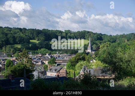 Ry (nord de la France) : vue d'ensemble du village dans la vallée de Crevon. Ry est célèbre grâce à Flaubert et à son célèbre roman Madame Bovary. Gustave FLA Banque D'Images