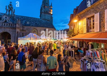 Carnac (Bretagne, Nord-Ouest de la France) : marché de nuit Banque D'Images