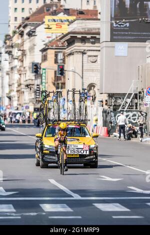 MILAN, ITALIE - MAI 30: Dernière étape de Giro 2021, Tobias Foss concurrent et Jumbo-Visma équipe après la voiture à grande vitesse pendant l'essai individuel temps i Banque D'Images