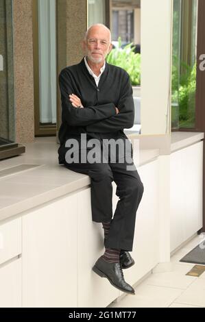 Rome, Italie. 07e juin 2021. Gabriele Salvatores assiste au film photocall des comédiens au palais Meridien Visconti à Rome. Crédit : SOPA Images Limited/Alamy Live News Banque D'Images