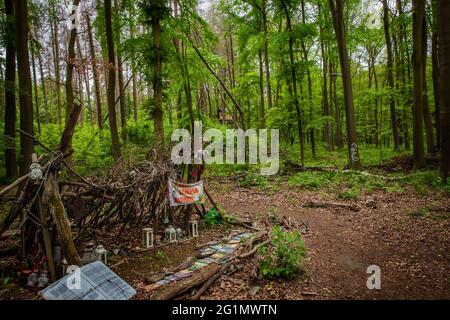 Vue détaillée du camp de protestation des militants de la conservation de la nature dans la forêt de Hambach Banque D'Images