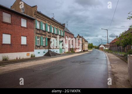 Vue détaillée du village abandonné et réarbré de Manheim - ancien pour la mine d'opencast de Hambach Banque D'Images