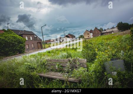 Vue détaillée du village abandonné et réarbré de Manheim - ancien pour la mine d'opencast de Hambach Banque D'Images