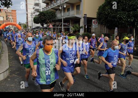 Il a eu lieu le matin, la course amateur de course appelée 'Trapagani 2021'. La première place est allée au nombre de bib de course 14, Olimpo Giuseppe, faire le temps de 34:42 , athlète inscrit avec Atletica Valle dell'Irno. Plus de 140 athlètes amateurs y ont participé. (Photo de Pasquale Senatore/Pacific Press/Sipa USA) Banque D'Images