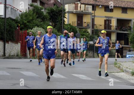 Il a eu lieu le matin, la course amateur de course appelée 'Trapagani 2021'. La première place est allée au nombre de bib de course 14, Olimpo Giuseppe, faire le temps de 34:42 , athlète inscrit avec Atletica Valle dell'Irno. Plus de 140 athlètes amateurs y ont participé. (Photo de Pasquale Senatore/Pacific Press/Sipa USA) Banque D'Images