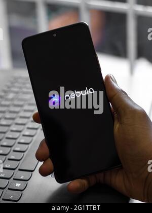Assam, inde - 29 mai 2021 : logo Nebula sur image de stock d'écran de téléphone. Banque D'Images