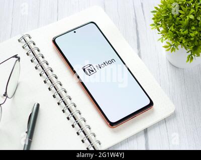 Assam, inde - 29 mai 2021 : logo de la notion sur l'écran du téléphone image de stock. Banque D'Images