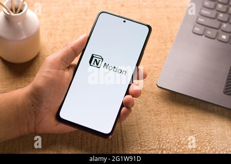Assam, inde - 29 mai 2021 : logo de la notion sur l'écran du téléphone image de stock. Banque D'Images
