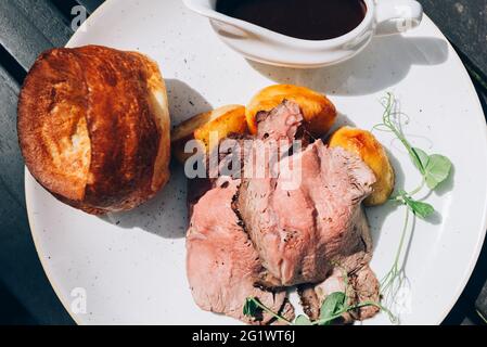 Dimanche Roast au pub Banque D'Images