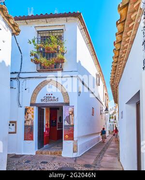 CORDOUE, ESPAGNE - 30 SEPTEMBRE 2019 : la façade de la maison historique de Casa de Sefarad, située à Juderia (quartier juif), le 30 septembre à Cordob Banque D'Images