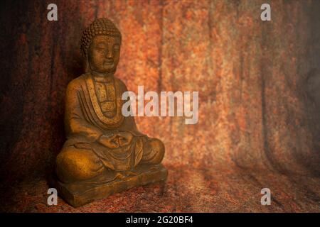 figure d'un jeune Bouddha dans un état de méditation Banque D'Images