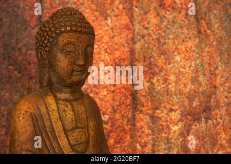 figure d'un jeune Bouddha dans un état de méditation Banque D'Images