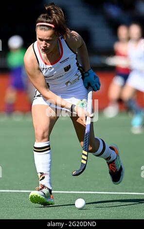 Amstelveen, pays-Bas. 06e juin 2021. Hockey, femmes: Championnat d'Europe, Angleterre - Allemagne, ronde préliminaire, groupe B, 2e jour de match. Charlotte Stapenhorst (Allemagne) en action. Credit: Frank Uijlenbroek/dpa/Alay Live News Banque D'Images