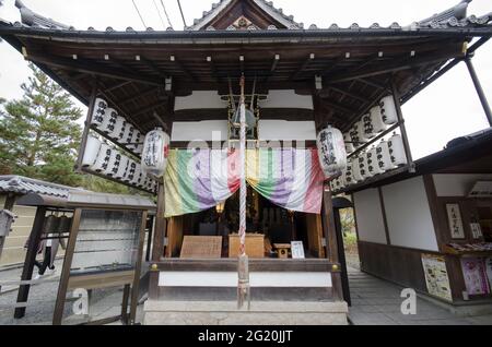 KYOTO, JAPON - 18 décembre 2019 : Kyoto, Japon - 28 novembre 2019 : Temple Kodaiji Tenmangu à Kyoto, Japon. Kodaiji Tenmangu Shrine en face de Kodai-ji Shinto TEM Banque D'Images