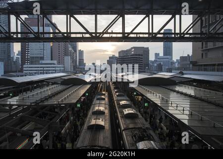 OSAKA, JAPON - 16 décembre 2019 : Osaka, Japon - 27 novembre 2019 : vue intérieure du célèbre bâtiment de la gare d'Osaka, Japon Banque D'Images