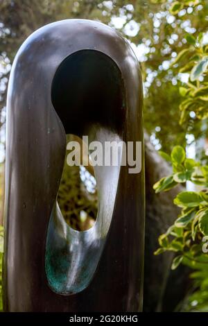 Makutu (1969), CAST 1970, Barbara Hepworth Sculpture Garden, St.Ives, Cornwall, Royaume-Uni Banque D'Images