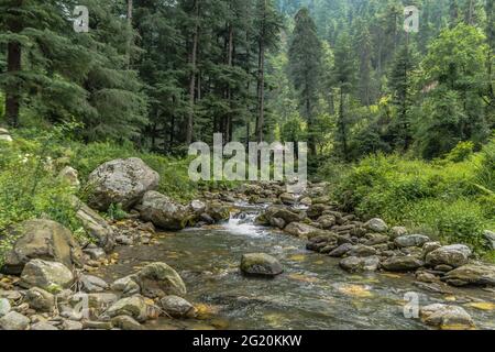 Les différentes vues de Jibhi Village Banque D'Images