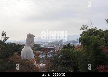 KYOTO, JAPON - 18 décembre 2019 : Kyoto, Japon - 28 novembre 2019 : vue de la statue de Ryozen Kannon à Kyoto. Le Ryzen Kannon est un mémorial de guerre commémorant le W Banque D'Images