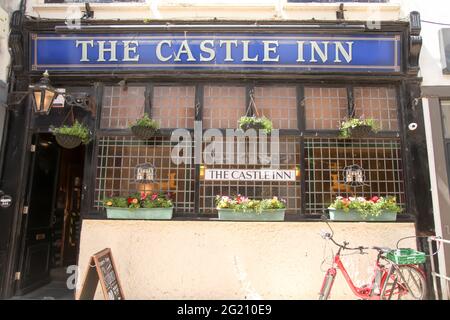 La maison publique du Castle Inn, Fore Street, St. Ives, Cornwall, Royaume-Uni, Juin 2021 Banque D'Images