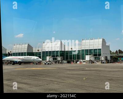 Agrandissement du terminal II de l'aéroport de Mexico. Airline Aero Mexico, AeroMexico, Aeromexico. (Photo de Luis Gutiérrez). Ampliacion de terminal II de l'aéroport de Mexico. Airline Aero Mexico, AeroMexico, Aeromexico. (Photo de Luis Gutiérrez). Banque D'Images