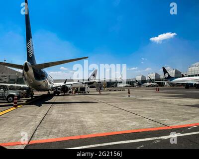 Agrandissement du terminal II de l'aéroport de Mexico. Airline Aero Mexico, AeroMexico, Aeromexico. (Photo de Luis Gutiérrez). Ampliacion de terminal II de l'aéroport de Mexico. Airline Aero Mexico, AeroMexico, Aeromexico. (Photo de Luis Gutiérrez). Banque D'Images