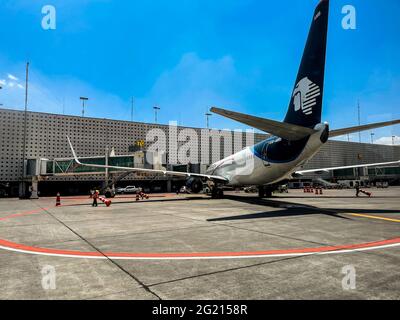 Agrandissement du terminal II de l'aéroport de Mexico. Airline Aero Mexico, AeroMexico, Aeromexico. (Photo de Luis Gutiérrez). Ampliacion de terminal II de l'aéroport de Mexico. Airline Aero Mexico, AeroMexico, Aeromexico. (Photo de Luis Gutiérrez). Banque D'Images