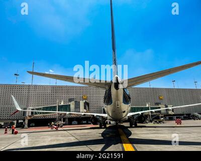 2913 / 5000 Resultados de tradicción opérations dans la cour et les pistes dans l'expansion du terminal II de l'aéroport de Mexico. Airline Aero Mexico, AeroMexico, Aeromexico. (Photo de Luis Gutiérrez). Banque D'Images