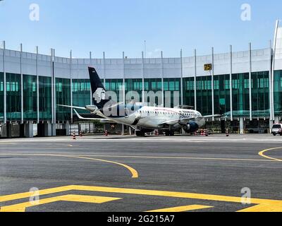 Agrandissement du terminal II de l'aéroport de Mexico. Airline Aero Mexico, AeroMexico, Aeromexico. (Photo de Luis Gutiérrez). Ampliacion de terminal II de l'aéroport de Mexico. Airline Aero Mexico, AeroMexico, Aeromexico. (Photo de Luis Gutiérrez). Banque D'Images